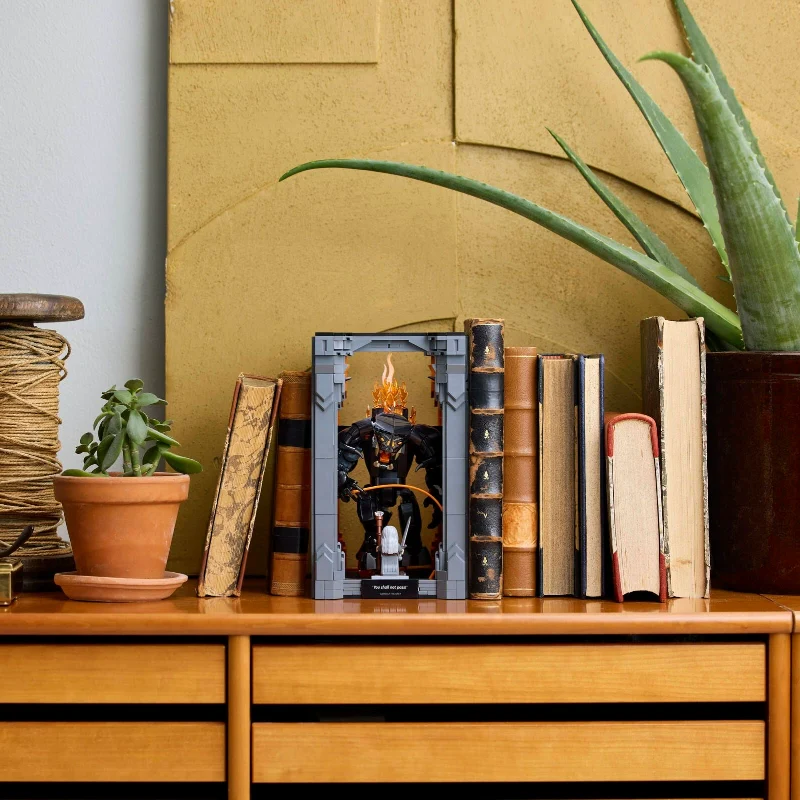 1201pcs The Lord of the Rings: Balrog™ Book Nook - Image 7
