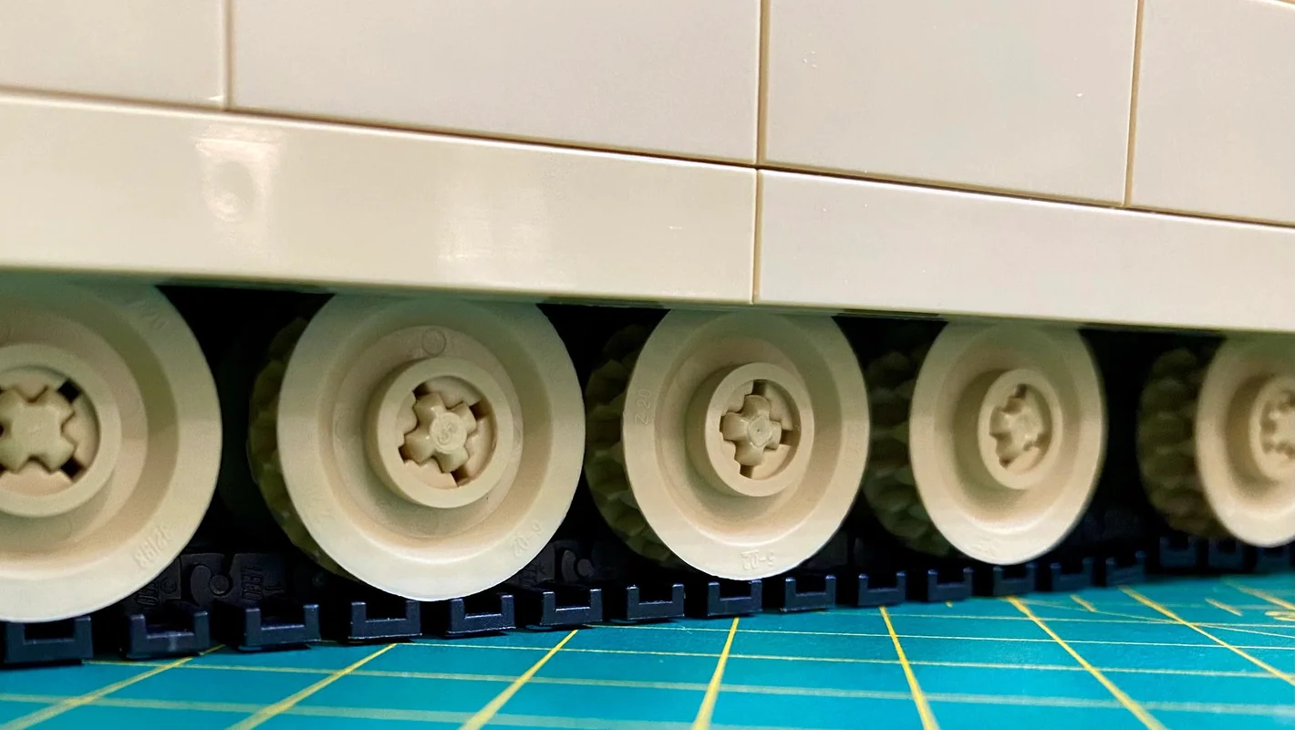1211PCS MOC-25419 M1A2 Abrams TANK | 1:33 Minifigure Scale - Image 3
