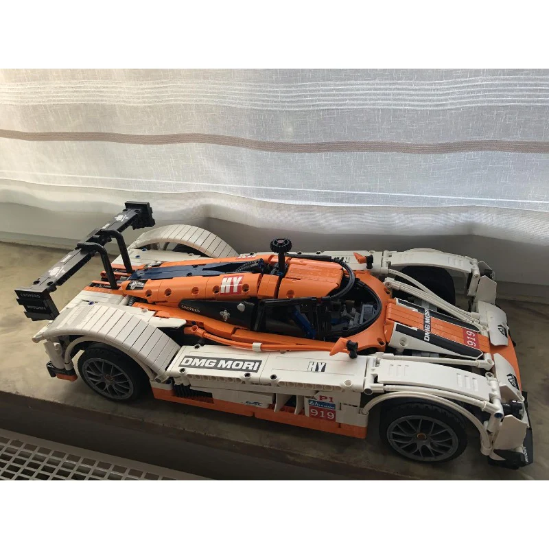 1864PCS MOC-42656 Lola Aston Martin B09/60 LMP1 1:8 - Image 2