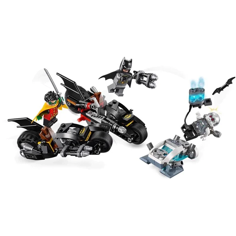 200 pcs Mr. Freeze Batcycle Battle - Image 4