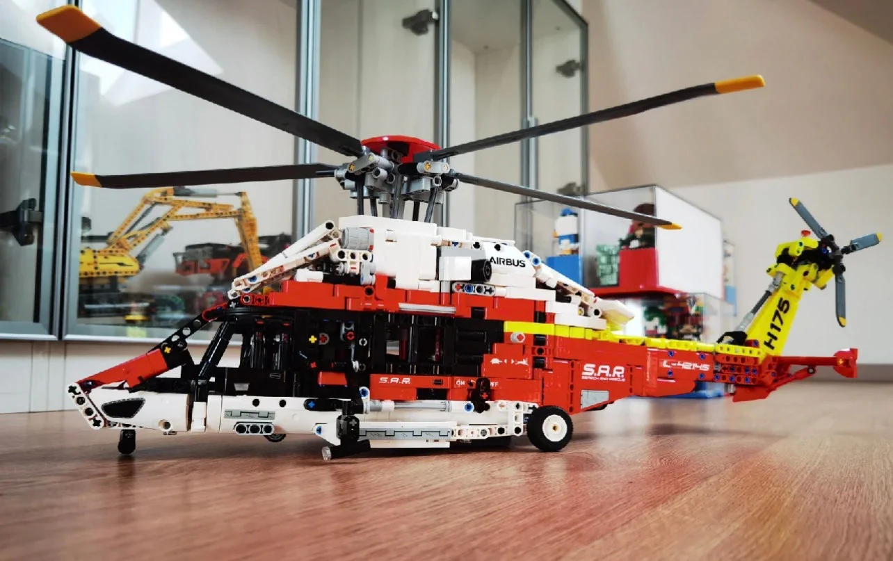 2001PCS 74666 Airbus H175 Rescue Helicopter - Image 6