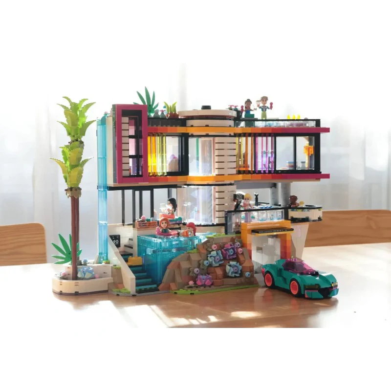 2275 pcs Andrea's Modern Mansion - Image 4
