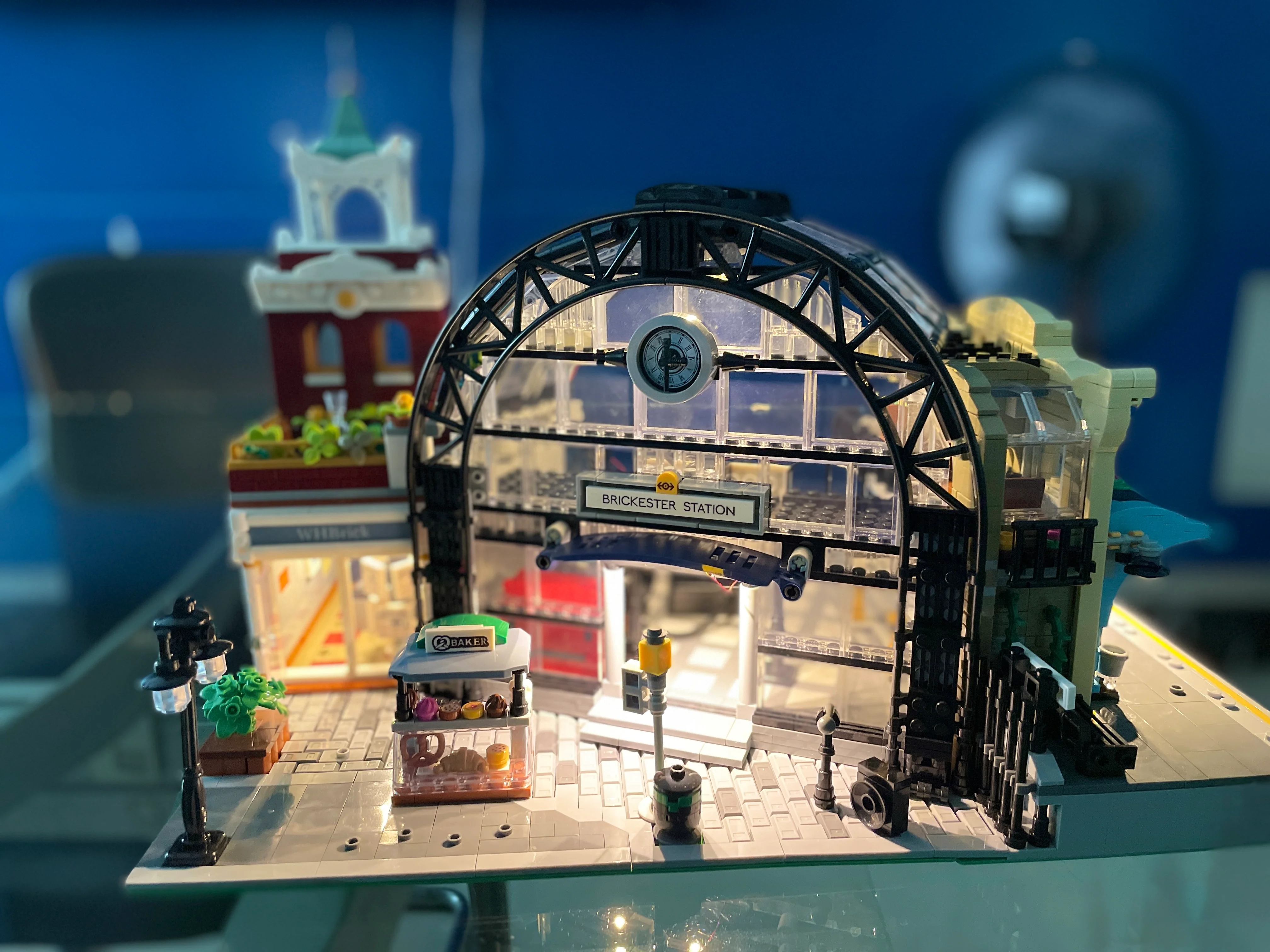 2720PCS 89154 JIESTAR Meeting Point Train Station - Image 3