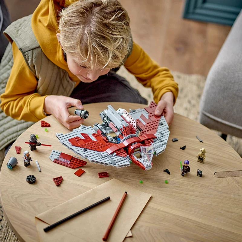 599 pcs Star Wars Ahsoka Tano’s T-6 Jedi Shuttle - Image 4