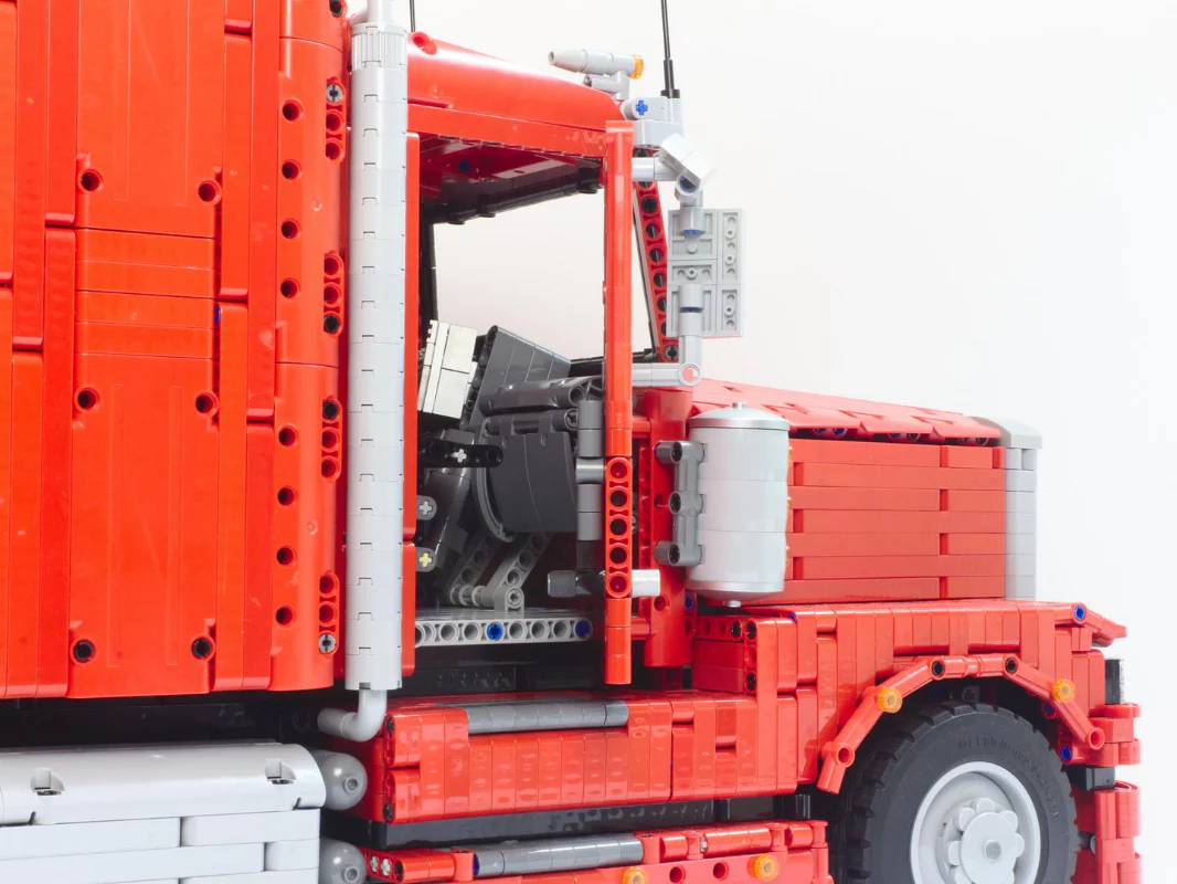 6050PCS MOC-46978 US Semi Truck - Image 4