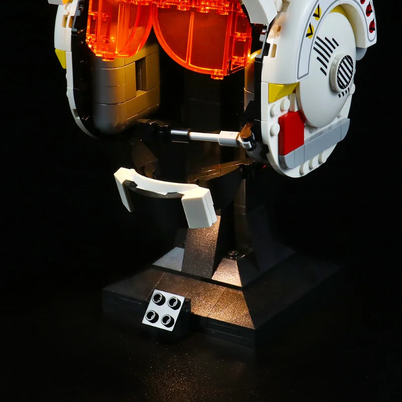 676 pcs Luke Skywalker (Red Five) Helmet - Image 7