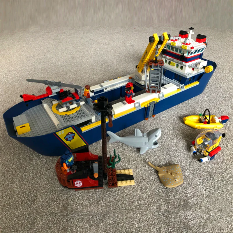 745PCS 21617 Marine Research Vessel 60266 - Image 5