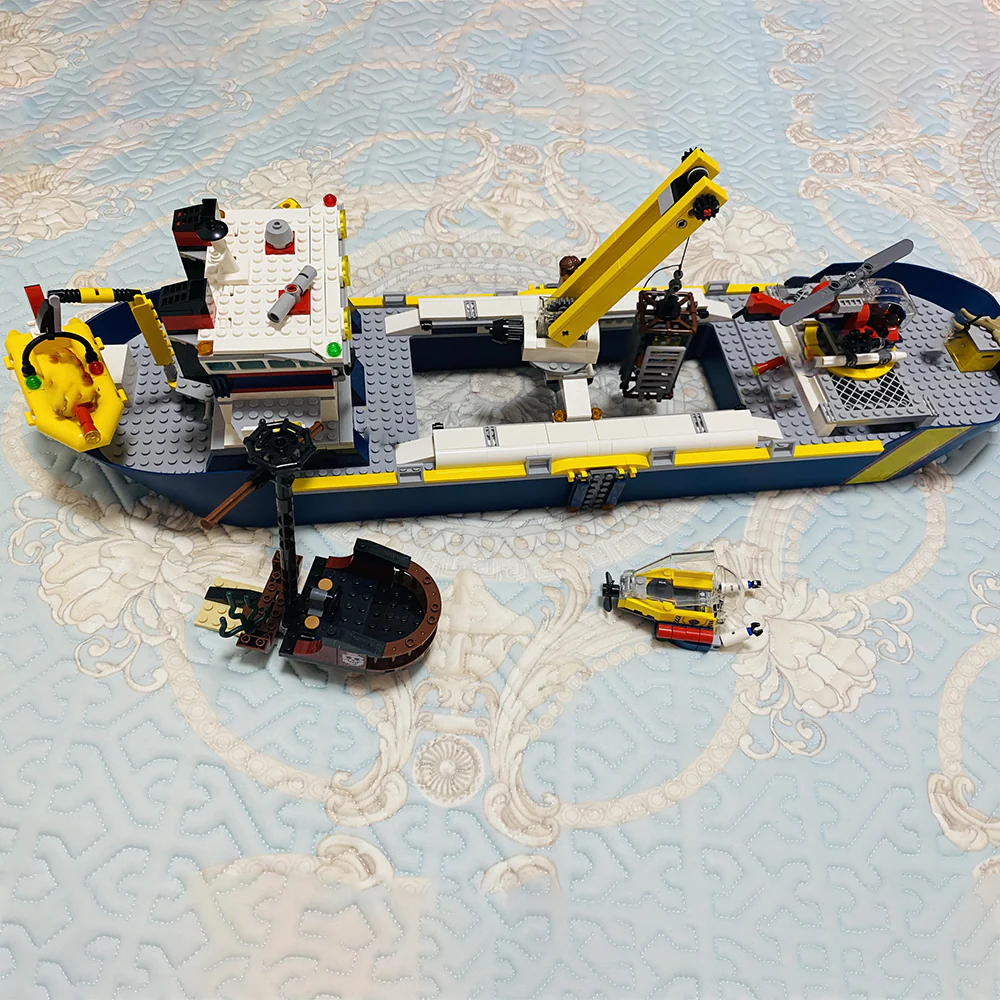 745PCS 21617 Marine Research Vessel 60266 - Image 8
