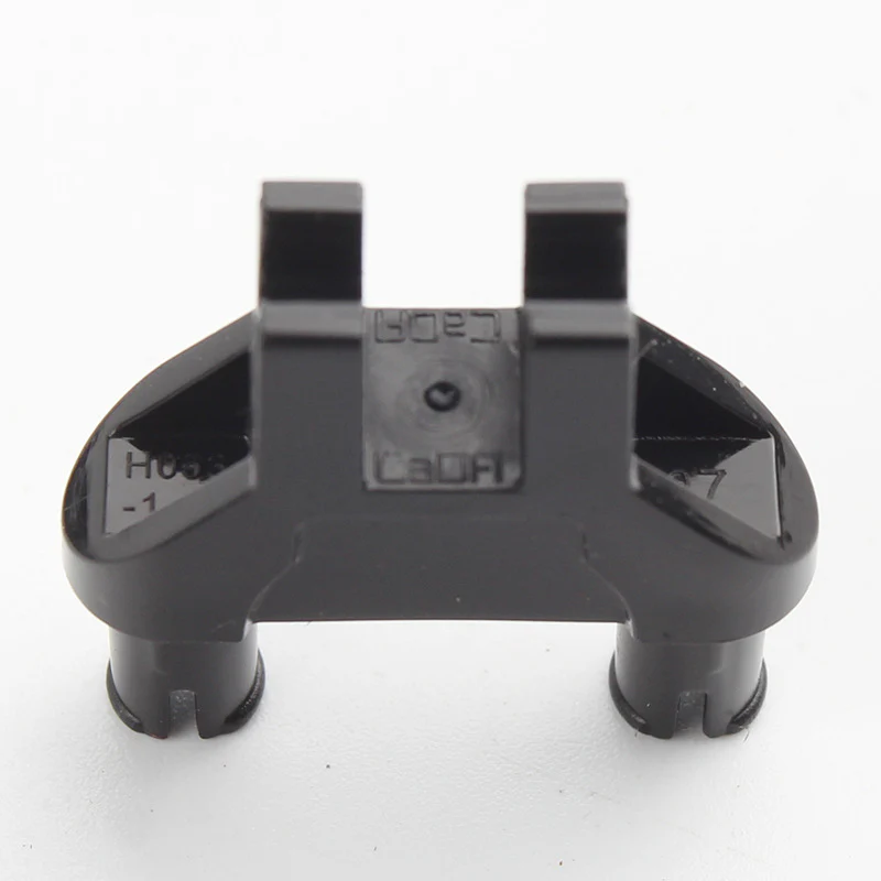 10pcs Cada 47994 Technic Pin Double Triangle 1 x 3 with 2 Clips with Round Pin Holes - Image 5