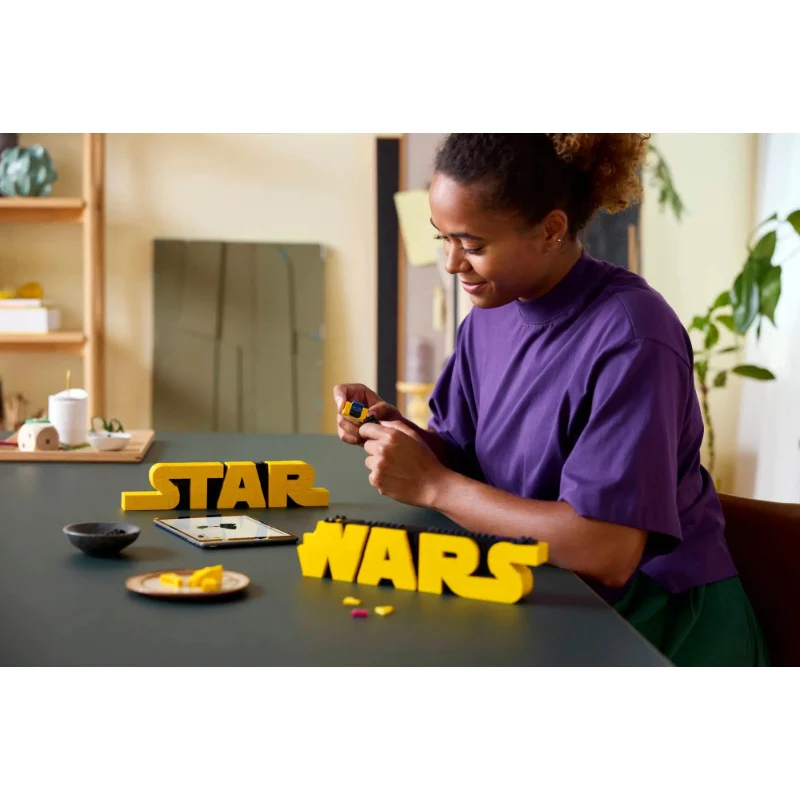 700 pcs Brick-Built Star Wars Logo - Image 4